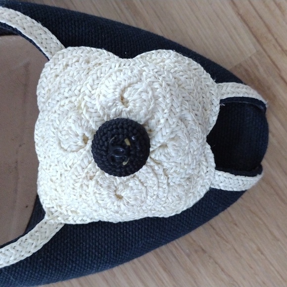 Chanel Camellia flower peeptoe slingbacks - Picture 2 of 6